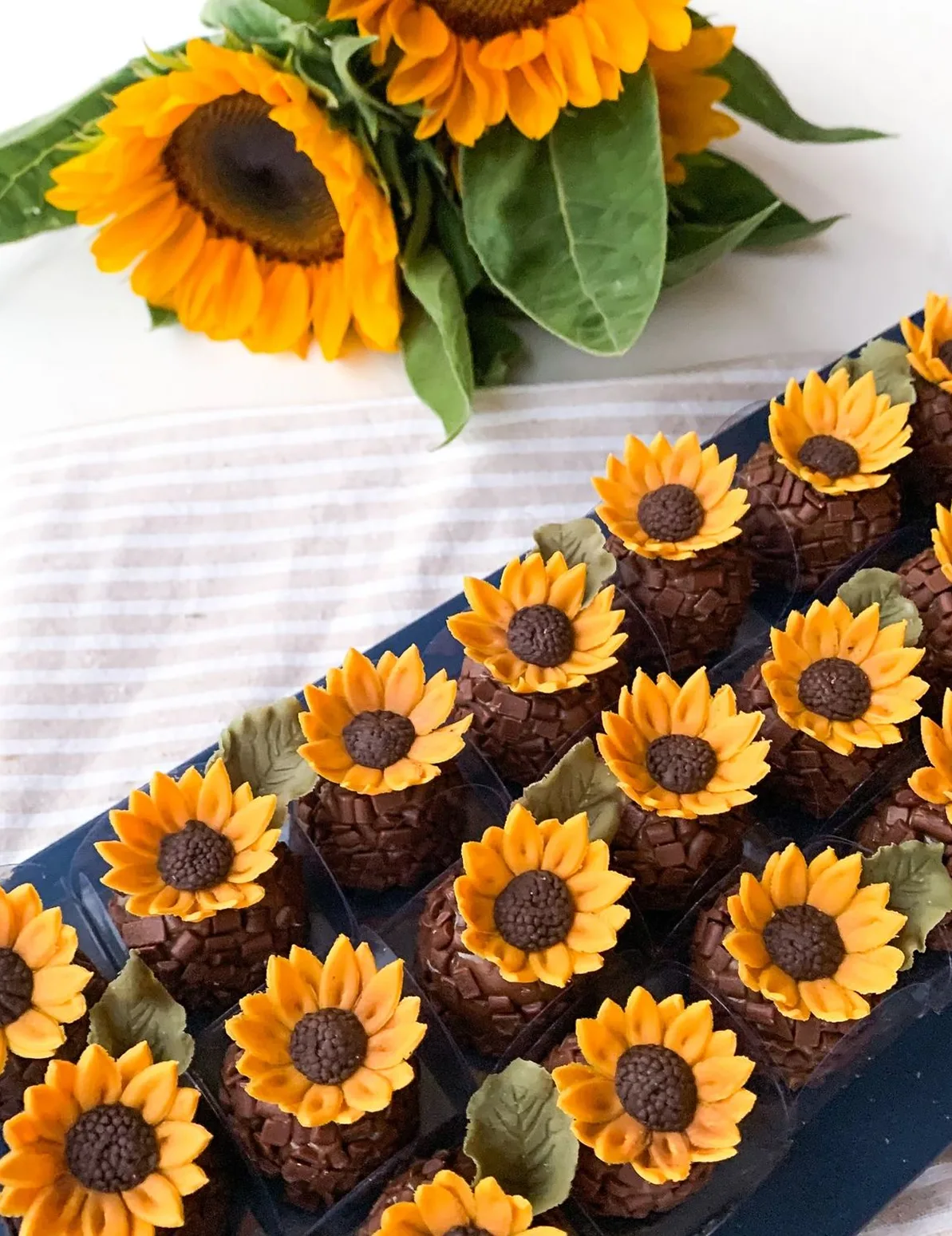 Caixa de Brigadeiros Floridos